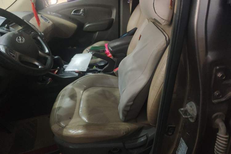 Used Hyundai ix35 2010 2.0L Automatic Two-Wheel Drive Elite Edition GLS Left Front Seat