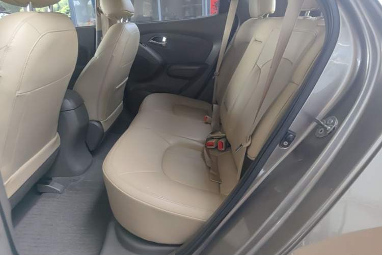 Used Hyundai ix35 2010 2.0L Automatic Two-Wheel Drive Elite Edition GLS Left Rear Seat