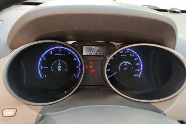 Used Hyundai ix35 2010 2.4L Automatic 2WD Prestige GLS Trim Odometer Close Up