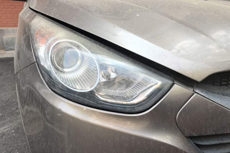 Used Hyundai ix35 2010 2.4L Automatic 2WD Prestige GLS Trim Right Front Headlight