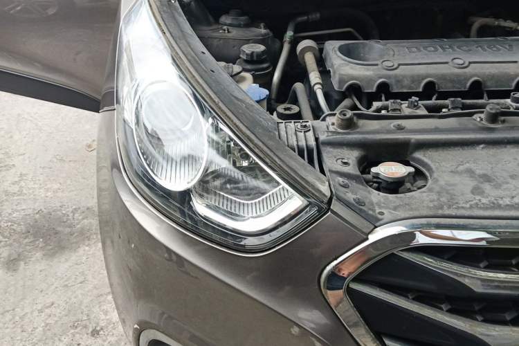 Used Hyundai ix35 2010 2.0L Automatic Two-Wheel Drive Elite Edition GLS Right Front Headlight