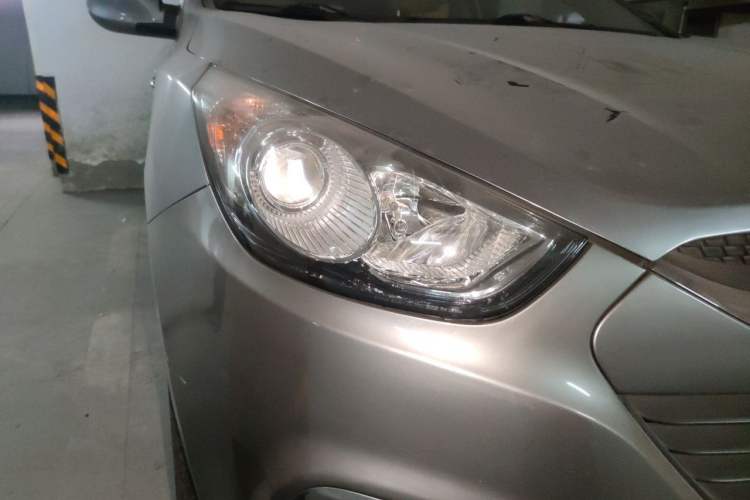 Used Hyundai ix35 2010 2.0L Automatic Two-Wheel Drive Elite Edition GLS Right Front Headlight