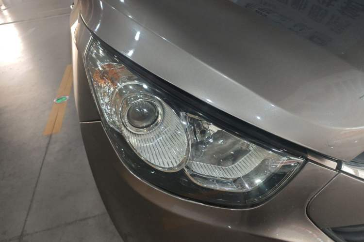 Used Hyundai ix35 2010 2.0L Automatic Two-Wheel Drive Elite Edition GLS Right Front Headlight