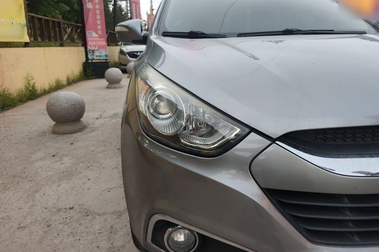 Used Hyundai ix35 2010 2.0L Automatic Two-Wheel Drive New Edition GL Right Front Headlight