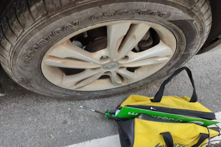 Used Hyundai ix35 2010 2.4L Automatic 2WD Prestige GLS Trim Right Front Wheel Hub