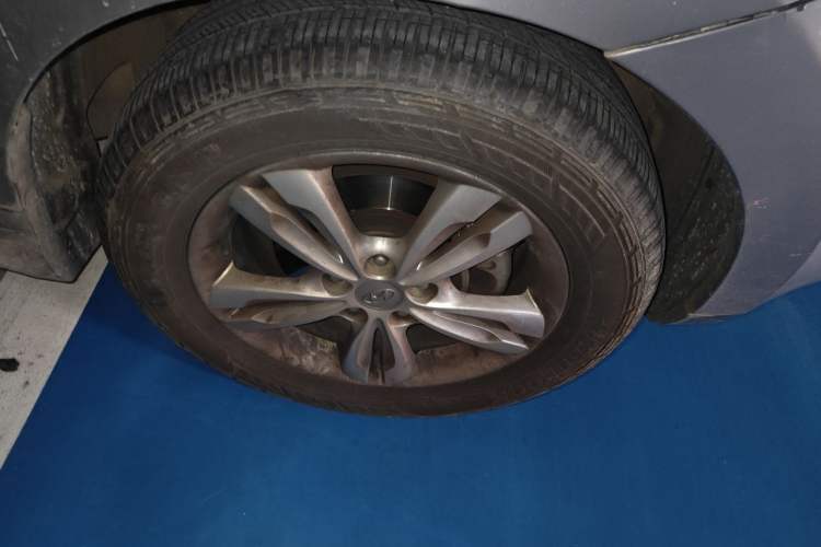 Used Hyundai ix35 2010 2.0L Automatic Two-Wheel Drive Elite Edition GLS Right Front Wheel Hub