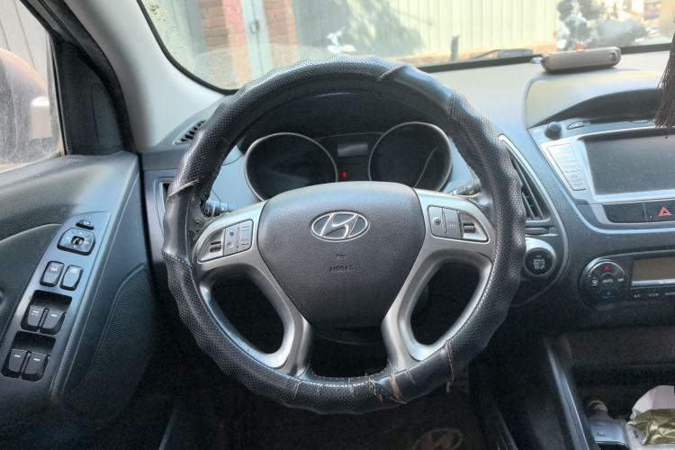Used Hyundai ix35 2010 2.4L Automatic 2WD Prestige GLS Trim Steering Wheel