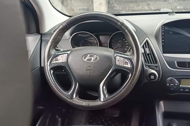 Used Hyundai ix35 2010 2.0L Automatic Two-Wheel Drive Elite Edition GLS Steering Wheel