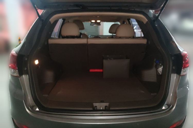 Used Hyundai ix35 2010 2.0L Automatic Two-Wheel Drive Elite Edition GLS Trunk