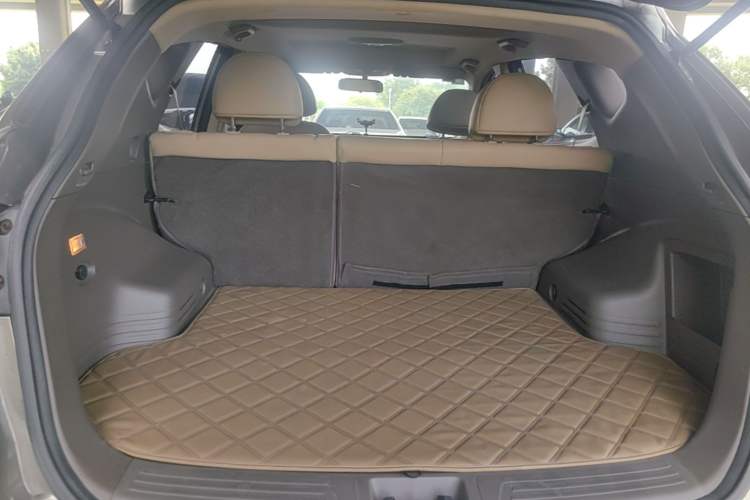 Used Hyundai ix35 2010 2.0L Automatic Two-Wheel Drive Elite Edition GLS Trunk