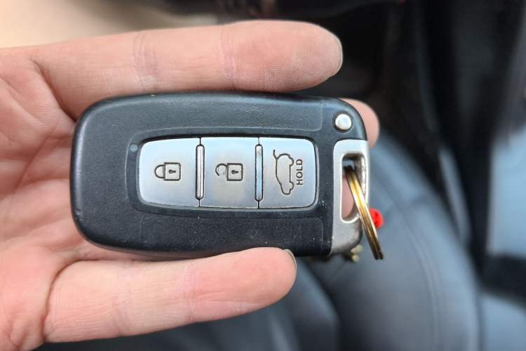 Used Hyundai ix35 2010 2.4L Automatic 2WD Prestige GLS Trim Vehicle Key