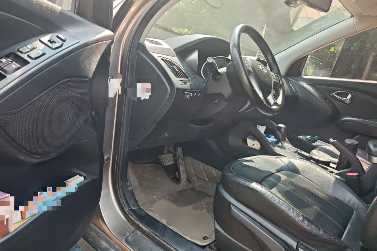 Used Hyundai ix35 2010 2.0L Automatic 4x4 Premium GLS Trim Driver Seat