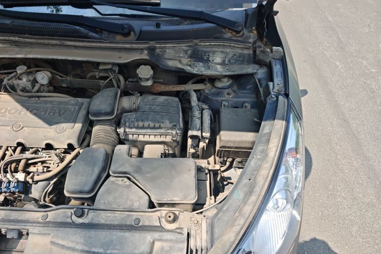 Used Hyundai ix35 2010 2.0L Automatic 4x4 Premium GLS Trim Engine Bay Left