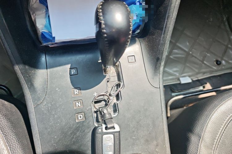Used Hyundai ix35 2010 2.0L Automatic 4x4 Premium GLS Trim Gear Lever