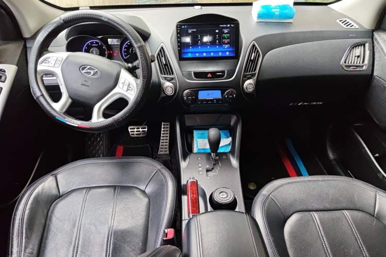 Used Hyundai ix35 2010 2.4L Automatic 2WD Prestige GLS Trim Center Console