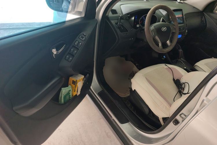 Used Hyundai ix35 2010 2.0L Automatic Two-Wheel Drive Elite Edition GLS Driver Seat