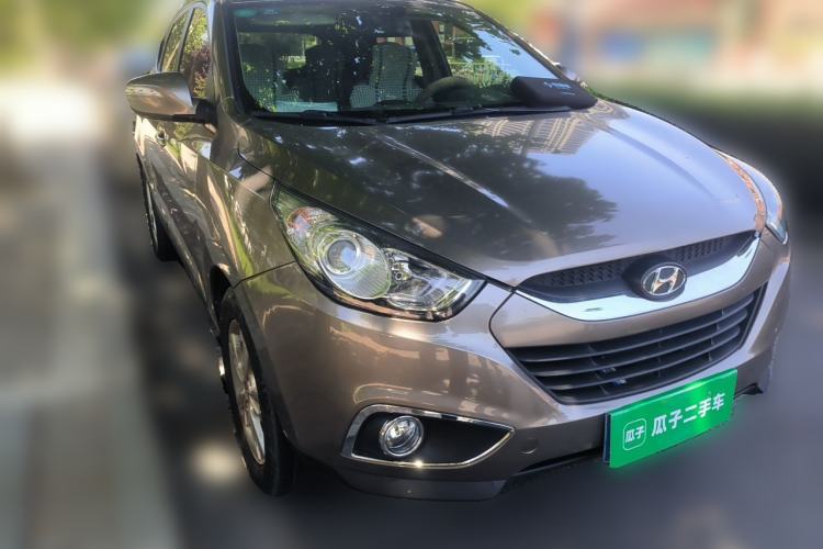 Used Hyundai ix35 2010 2.0L Automatic Two-Wheel Drive Elite Edition GLS Front Right 45 Deg