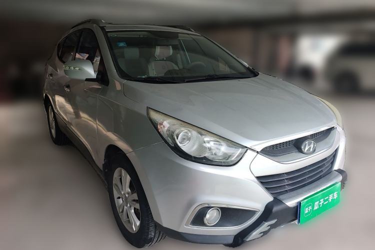 Used Hyundai ix35 2010 2.0L Automatic Two-Wheel Drive Elite Edition GLS Front Right 45 Deg