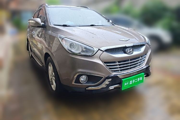 Used Hyundai ix35 2010 2.4L Automatic 2WD Prestige GLS Trim Front Right 45 Deg