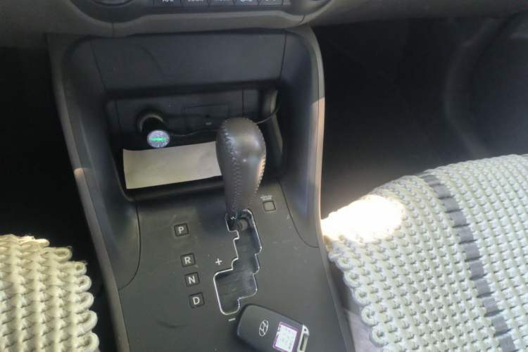 Used Hyundai ix35 2010 2.0L Automatic Two-Wheel Drive Elite Edition GLS Gear Lever