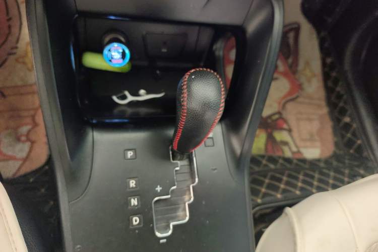 Used Hyundai ix35 2010 2.0L Automatic Two-Wheel Drive Elite Edition GLS Gear Lever