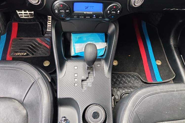 Used Hyundai ix35 2010 2.4L Automatic 2WD Prestige GLS Trim Gear Lever