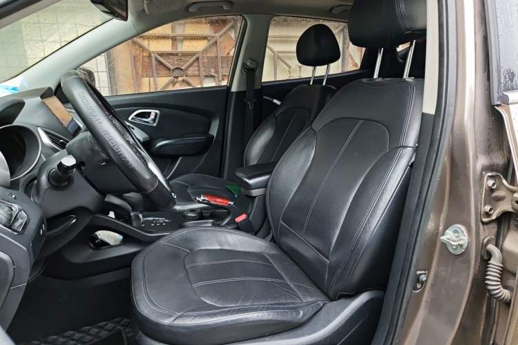 Used Hyundai ix35 2010 2.4L Automatic 2WD Prestige GLS Trim Left Front Seat