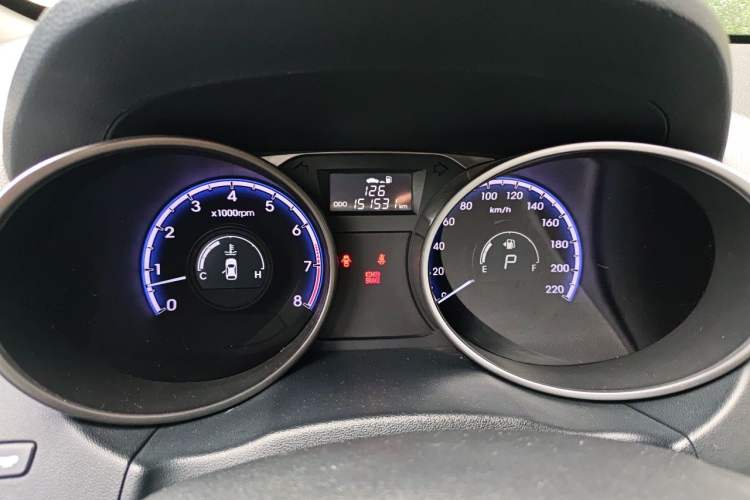 Used Hyundai ix35 2010 2.4L Automatic 2WD Prestige GLS Trim Odometer Close Up
