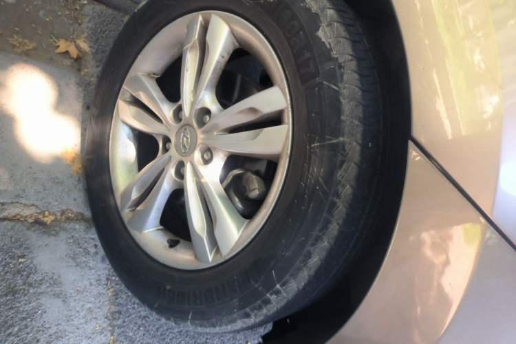 Used Hyundai ix35 2010 2.0L Automatic Two-Wheel Drive Elite Edition GLS Right Front Wheel Hub