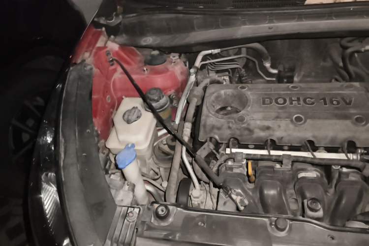 Used Hyundai ix35 2010 2.0L Automatic Two-Wheel Drive Elite Edition GLS Engine Bay Right