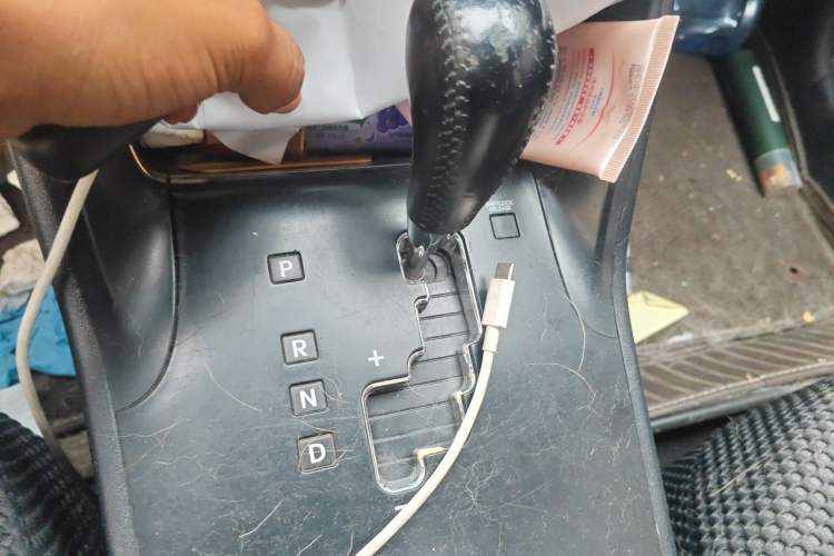 Used Hyundai ix35 2010 2.0L Automatic 4x4 Premium GLS Trim Gear Lever