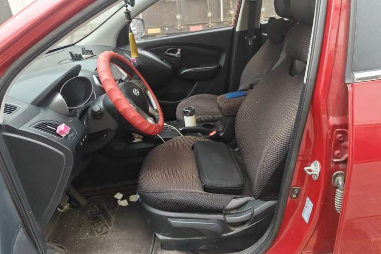 Used Hyundai ix35 2010 2.0L Automatic 4x4 Premium GLS Trim Left Front Seat