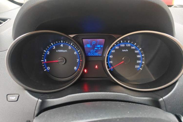 Used Hyundai ix35 2010 2.0L Automatic 4x4 Premium GLS Trim Odometer Close Up