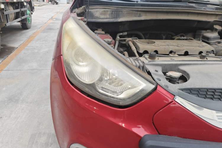 Used Hyundai ix35 2010 2.0L Automatic 4x4 Premium GLS Trim Right Front Headlight