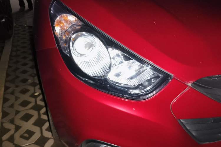 Used Hyundai ix35 2010 2.0L Automatic Two-Wheel Drive Elite Edition GLS Right Front Headlight