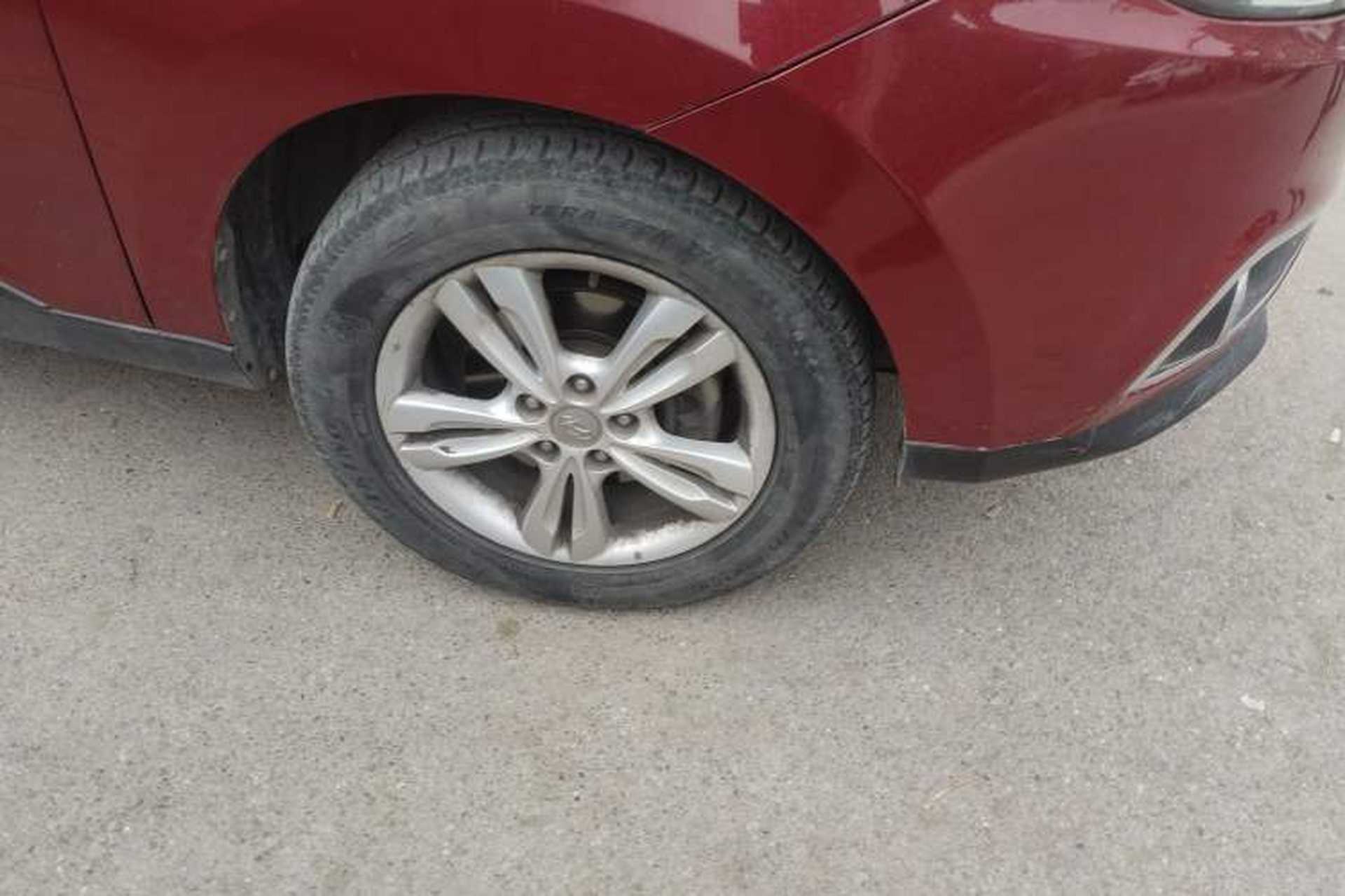 Used Hyundai ix35 2010 2.0L Automatic Two-Wheel Drive Elite Edition GLS Right Front Wheel Hub