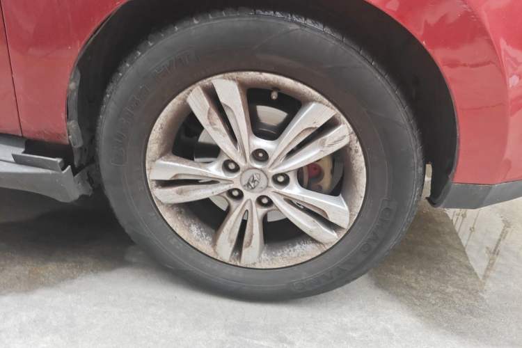 Used Hyundai ix35 2010 2.0L Automatic 4x4 Premium GLS Trim Right Front Wheel Hub