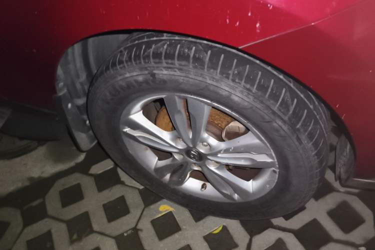 Used Hyundai ix35 2010 2.0L Automatic Two-Wheel Drive Elite Edition GLS Right Front Wheel Hub