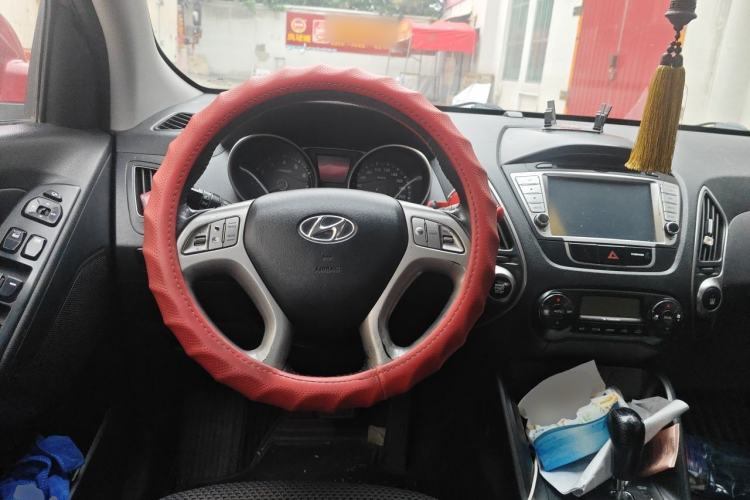 Used Hyundai ix35 2010 2.0L Automatic 4x4 Premium GLS Trim Steering Wheel