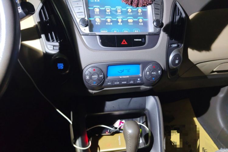 Used Hyundai ix35 2010 2.0L Automatic 4x4 Premium GLS Trim Audio And AC Panel