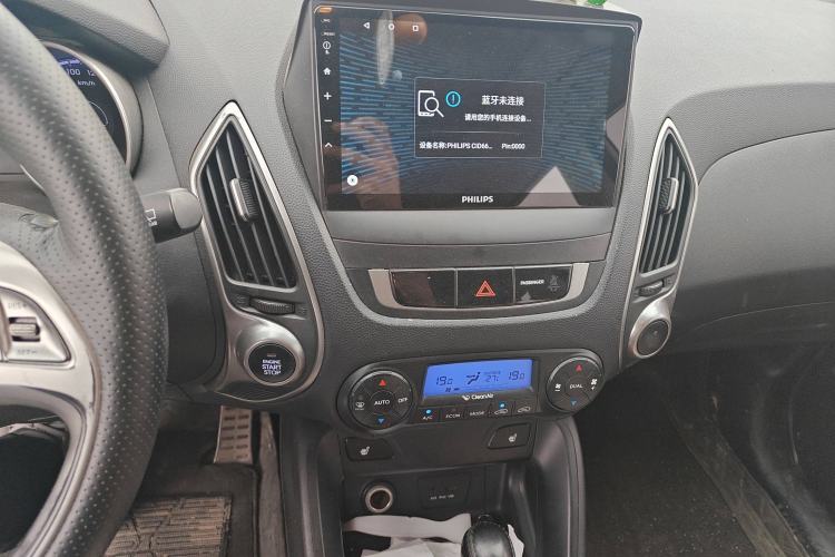 Used Hyundai ix35 2010 2.4L Automatic 4x4 GLS Navigation Edition Audio And AC Panel