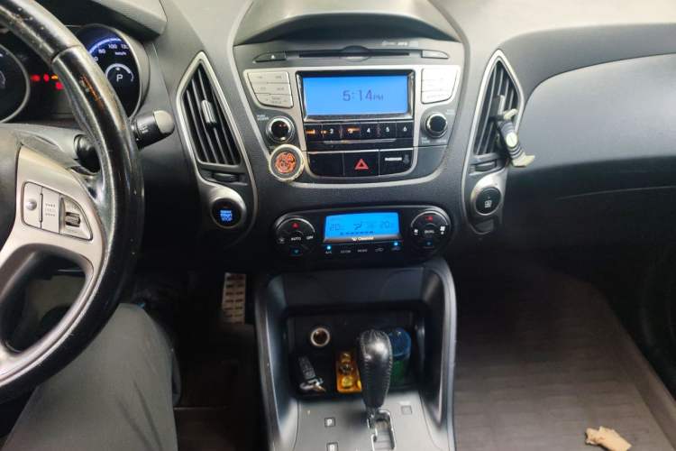 Used Hyundai ix35 2010 2.4L Automatic 2WD Prestige GLS Trim Audio And AC Panel