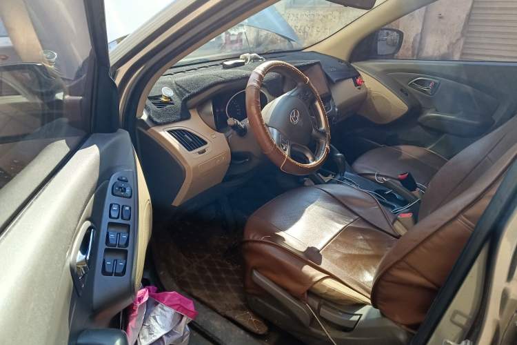 Used Hyundai ix35 2010 2.0L Automatic Two-Wheel Drive Elite Edition GLS Driver Seat