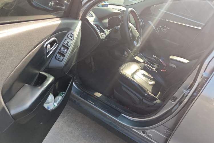 Used Hyundai ix35 2010 2.0L Automatic 4x4 Premium GLS Trim Driver Seat