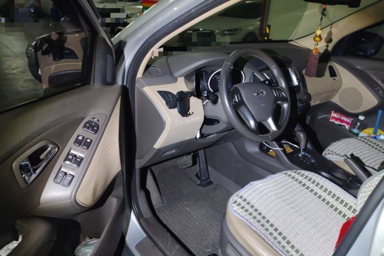 Used Hyundai ix35 2010 2.0L Automatic 4x4 Premium GLS Trim Driver Seat