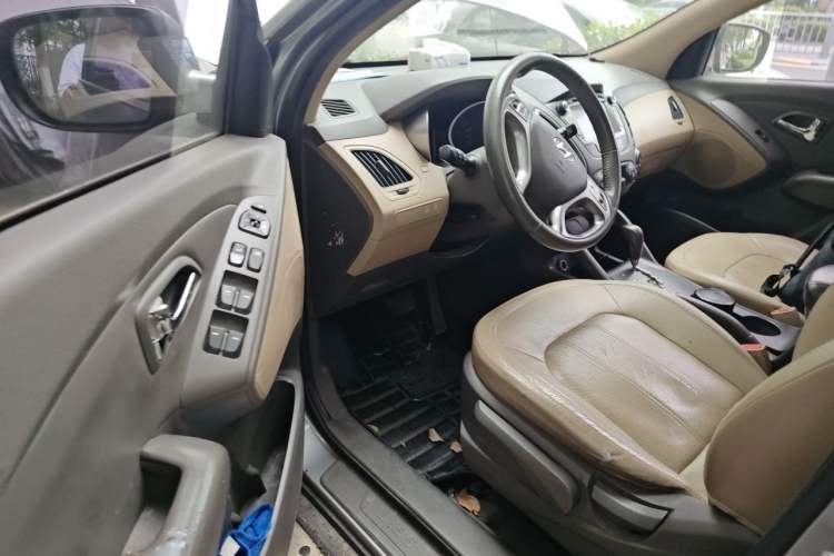 Used Hyundai ix35 2010 2.0L Automatic Two-Wheel Drive Elite Edition GLS Driver Seat