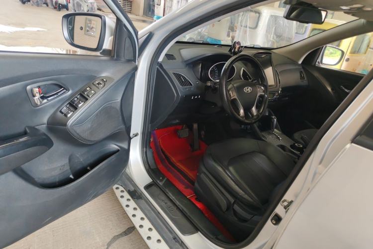 Used Hyundai ix35 2010 2.0L Automatic 4x4 Premium GLS Trim Driver Seat