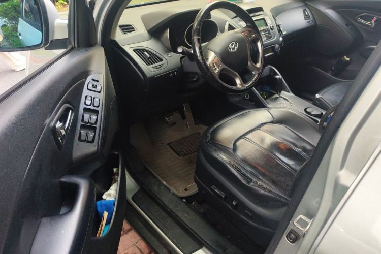 Used Hyundai ix35 2010 2.4L Automatic 2WD Prestige GLS Trim Driver Seat
