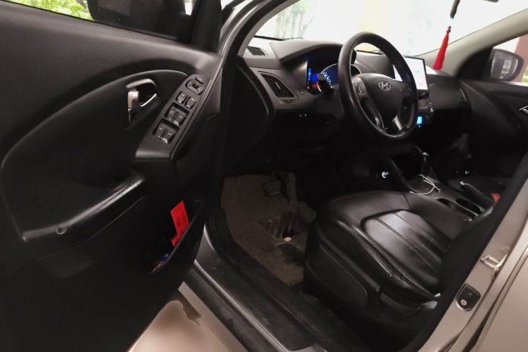 Used Hyundai ix35 2010 2.0L Automatic Two-Wheel Drive Elite Edition GLS Driver Seat