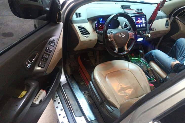 Used Hyundai ix35 2010 2.0L Automatic Two-Wheel Drive Elite Edition GLS Driver Seat